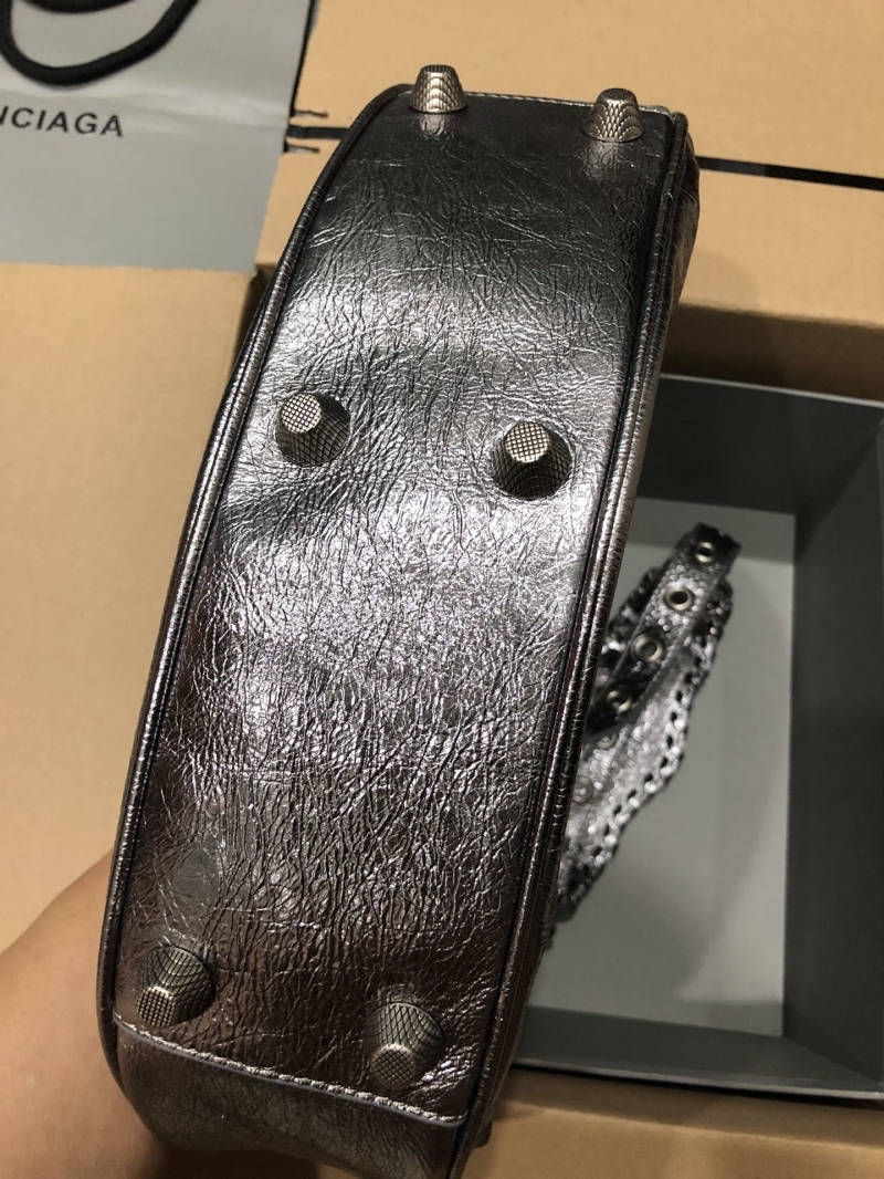 Ba1en*iaga le cagole bags